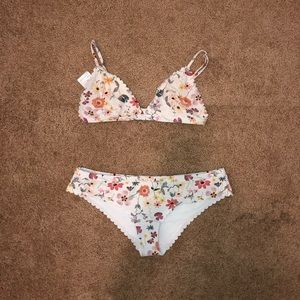 H&M bikini top size S Bottom size M (fits small)